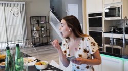 Captura de 'Big Tit MILF Next Door 5' nº 90