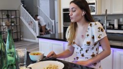 Captura de 'Big Tit MILF Next Door 5' nº 100