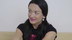 '2 Girls for 1 Grandma' screenshot nº 2