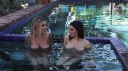 Captura de 'Darcie Dolce's Squirting Stepsisters' nº 105