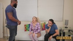 Captura de 'Curvy Tattooed Girlfriend Juliana Marie Pays Rent Riding BBC' nº 20