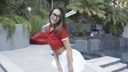 'Nerdy Girls Love Black Cock 2' screenshot nº 2