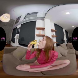 Captura de 'Jia Plays with a Banana' nº 11