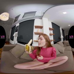Captura de 'Jia Plays with a Banana' nº 15
