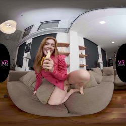 Captura de 'Jia Plays with a Banana' nº 34