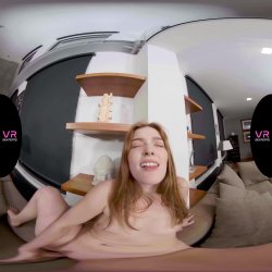 Captura de 'Jia Plays with a Banana' nº 66