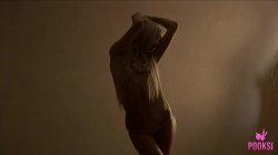 Captura de 'Dirty Blonde in Stockings' nº 2