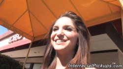 Captura de 'Interracial Pickups 8' nº 51