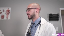 Captura de 'OBGYN Fucks Patient To Get Her Pregnant' nº 18