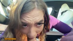 Captura de 'Petite Girl Fucks in Self-Driving Car' nº 26