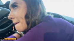 Captura de 'Petite Girl Fucks in Self-Driving Car' nº 29