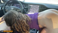 Captura de 'Petite Girl Fucks in Self-Driving Car' nº 6