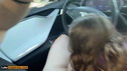 Captura de 'Petite Girl Fucks in Self-Driving Car' nº 7