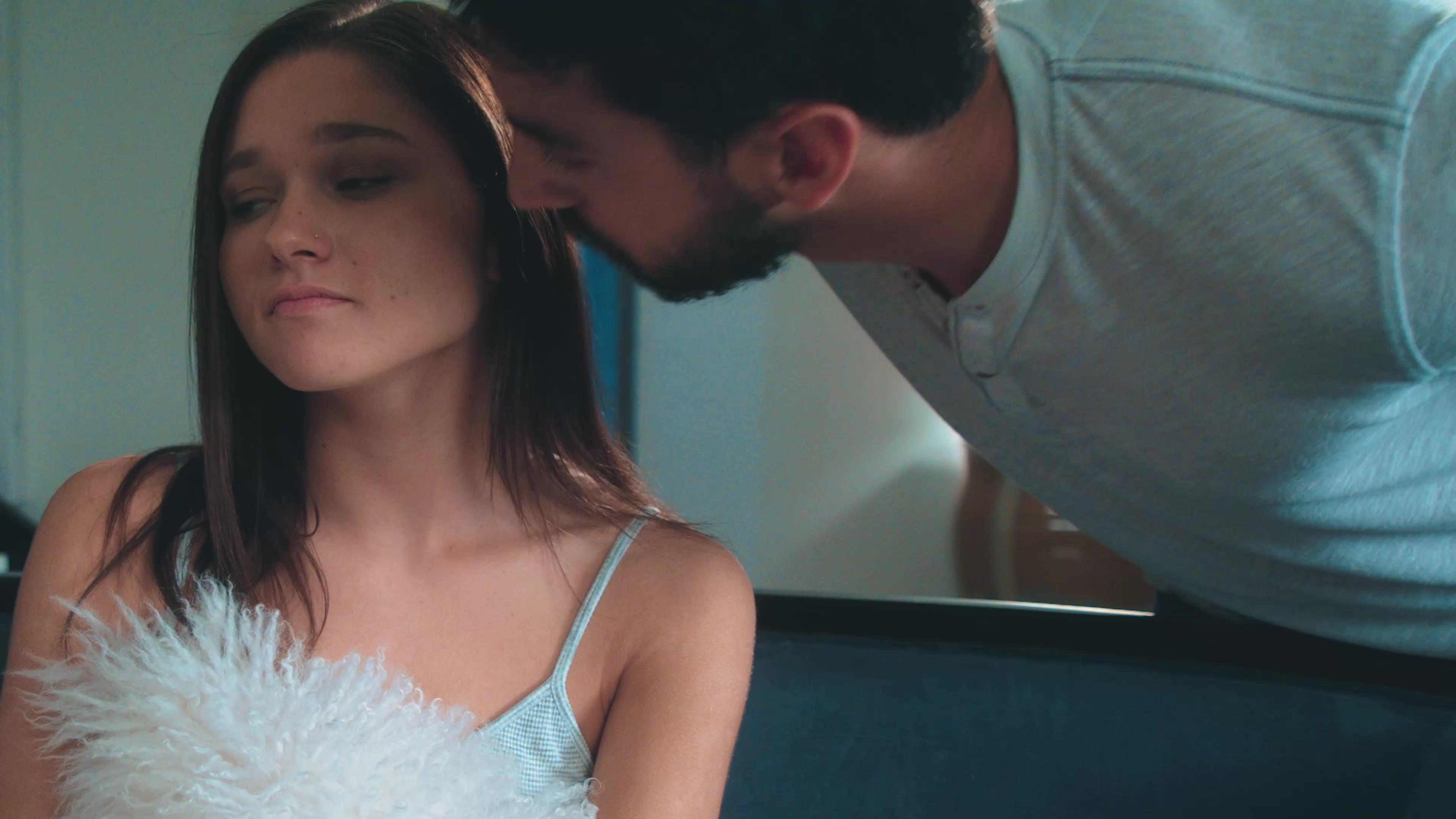 zoe bloom and rob piper in answer #1580594