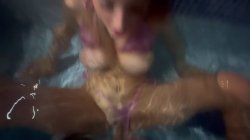 Captura de 'Sexy Blonde Fucks in Pool' nº 21