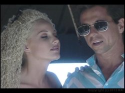 Captura de 'White Straps Off The Shoulder' nº 36