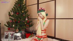 'Santa Cums 4 Times In His Lil Helper' screenshot nº 1