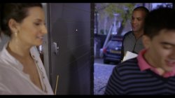 Captura de 'My Mother Prefers Young Men' nº 23