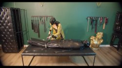 'Rubber and Perv with The Bodybag Licking and Facesitting' screenshot nº 56
