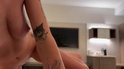 Captura de 'Sharing a Hotel Room with Stepsis' nº 43