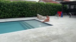 Captura de 'Hot Blonde Neighbor Gets Caught About to Go Skinny Dipping' nº 1