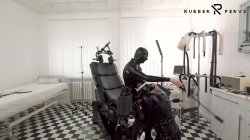 Captura de 'Anal Inspection of the Rubberdoll Maid in the Clinic' nº 46