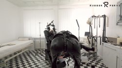 Captura de 'Anal Inspection of the Rubberdoll Maid in the Clinic' nº 60