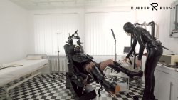 Captura de 'Anal Inspection of the Rubberdoll Maid in the Clinic' nº 61
