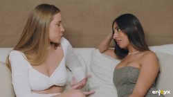 Captura de 'Sizzles with sapphic lovemakers' nº 44