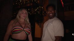 'Venezuelan Tatiana Alvarez seeks BBC on the street' screenshot nº 11