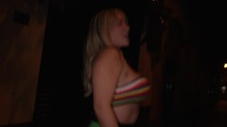 'Venezuelan Tatiana Alvarez seeks BBC on the street' screenshot nº 3