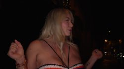 'Venezuelan Tatiana Alvarez seeks BBC on the street' screenshot nº 4