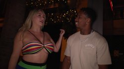 'Venezuelan Tatiana Alvarez seeks BBC on the street' screenshot nº 7
