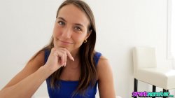 Captura de 'Slim Body Juicy Booty Violet Moore Sloppy Deepthroat Blowjob Cum Swallow Surprise' nº 10