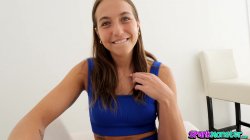 Captura de 'Slim Body Juicy Booty Violet Moore Sloppy Deepthroat Blowjob Cum Swallow Surprise' nº 14