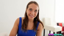 Captura de 'Slim Body Juicy Booty Violet Moore Sloppy Deepthroat Blowjob Cum Swallow Surprise' nº 17