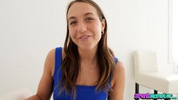 Captura de 'Slim Body Juicy Booty Violet Moore Sloppy Deepthroat Blowjob Cum Swallow Surprise' nº 9