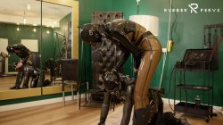 Captura de 'Rubber Pony Play the stallion got saddled up and milked by a milking machine' nº 32