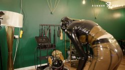 Captura de 'Rubber Pony Play the stallion got saddled up and milked by a milking machine' nº 38