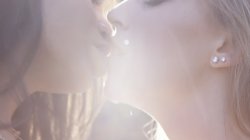 Captura de 'Lesbo Pool Party 7' nº 6