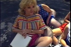 Captura de 'Little Anal Granny - Back to College' nº 13