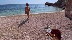 Captura de 'British Redhead's Naughty Beach Fuck' nº 19