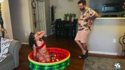 'True Amateurs 27 - On Sale! 10% Off Select Items' screenshot nº 6