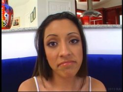 Captura de 'Young Tight Latinas' nº 26