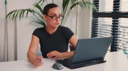 Captura de 'Het Poets en Zuig Bureau' nº 5
