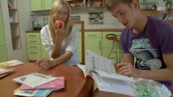 Captura de 'Hot Anal Kitchen Sex with Blonde Teen Hailey' nº 1