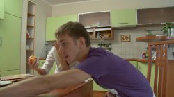Captura de 'Hot Anal Kitchen Sex with Blonde Teen Hailey' nº 4
