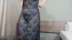 Captura de 'Completely Thrilled By the Seductive Allure of a Married Woman In a Sexy Dress' nº 1