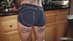 Captura de 'Naughty Tattooed Girls' nº 26