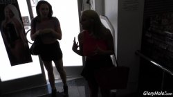Captura de 'Two White Girls At The Glory-Hole!' nº 27
